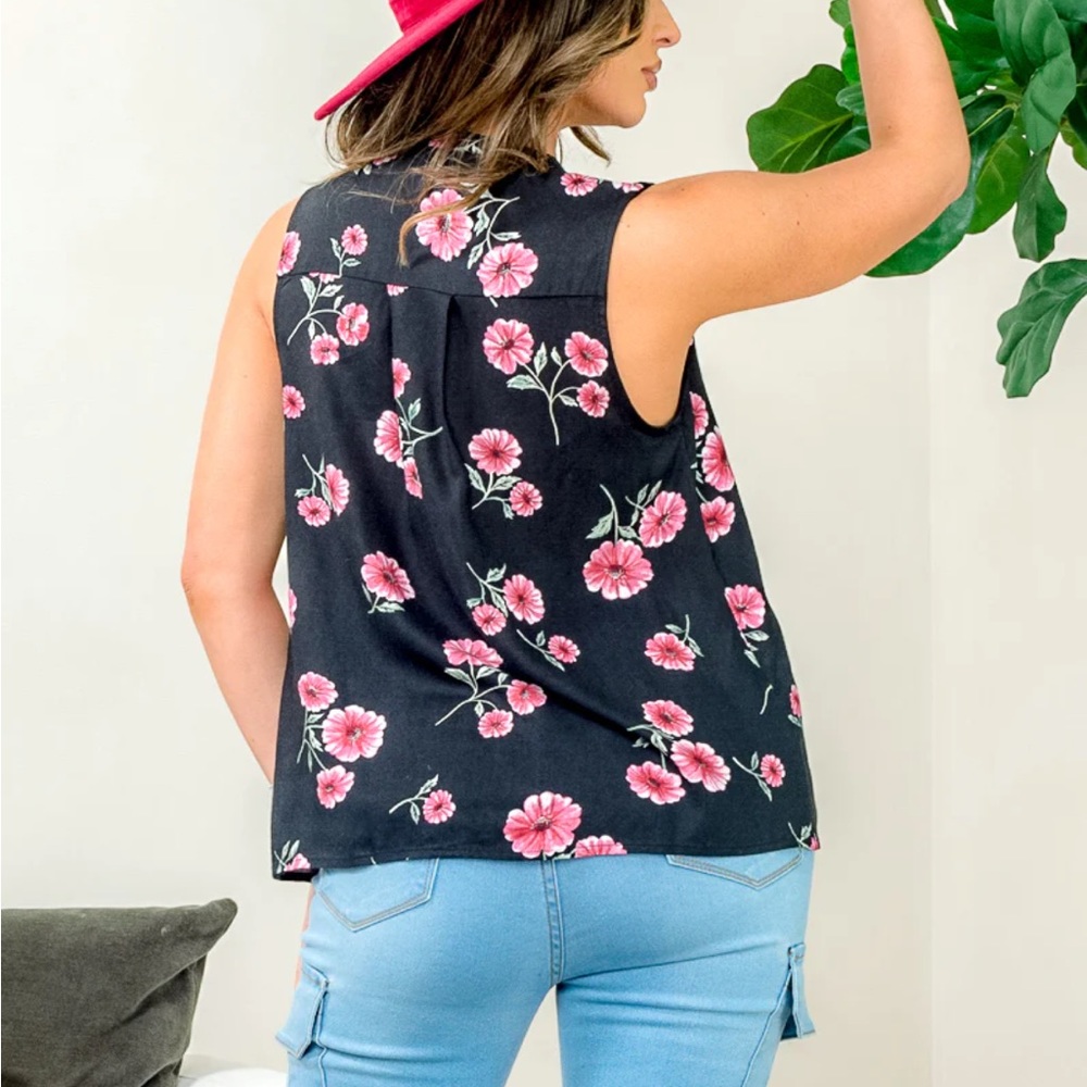 NWT Black Floral Flowy Tank with Keyhole V Neck - Picture 3 of 10